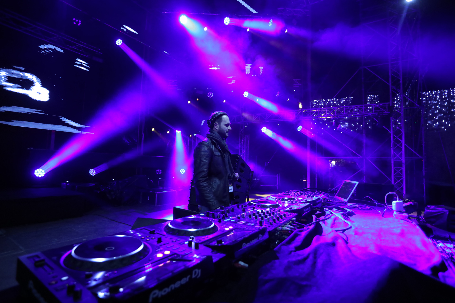 budva-yacht budva-hotels budva-nightlife adriatic-sea budva-old-town