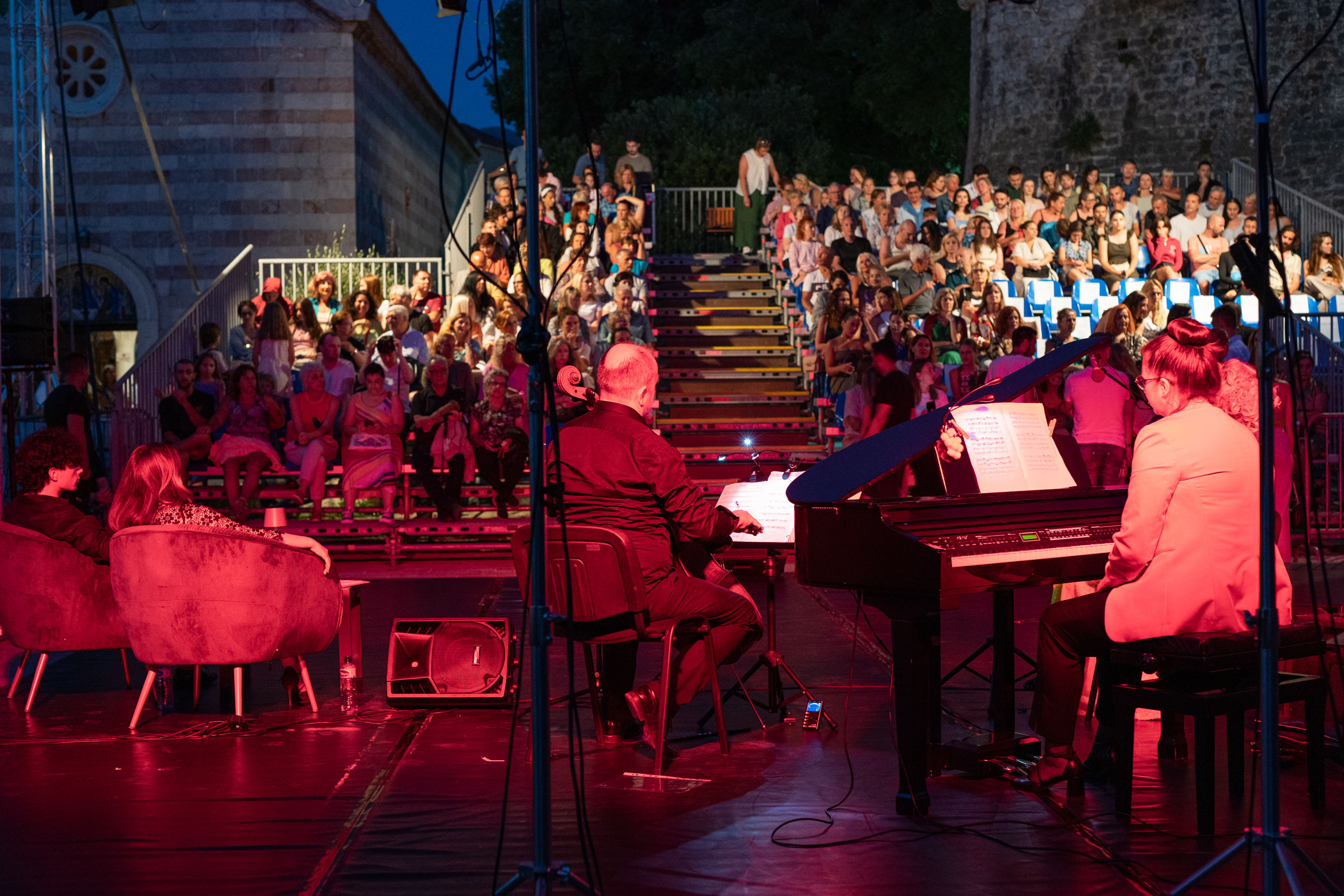 budva-yacht budva-nightlife beach budva-apartments budva-caffes