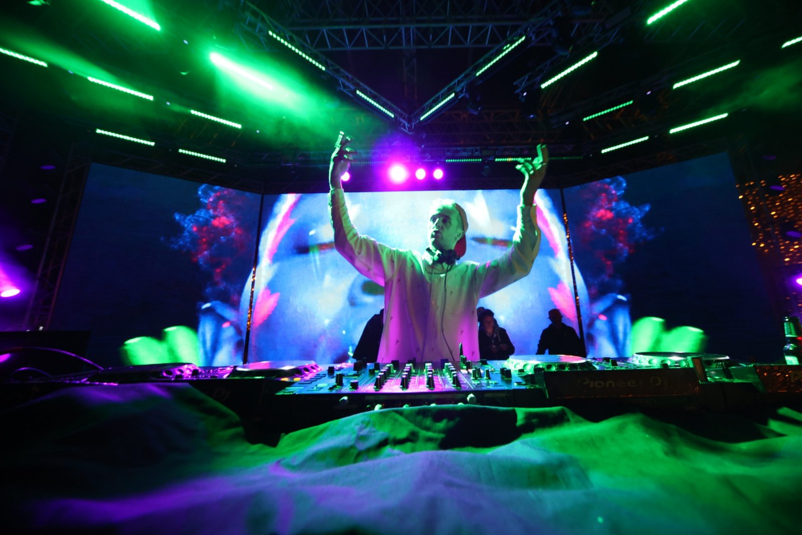 budva-tourist-organization budva-sea budva-restaurants budva-caffes budva-old-town